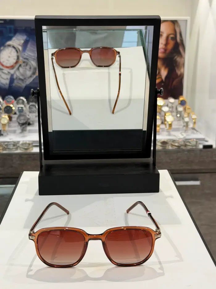 Tommy Hilfiger TH-02